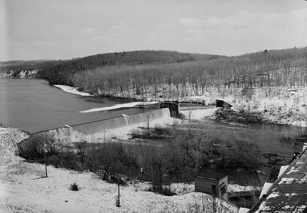 Ponemah Mills, Taftville Connecticut 1961 PONEMAH MILLS DAM ON THE SHETUCKET RIVER