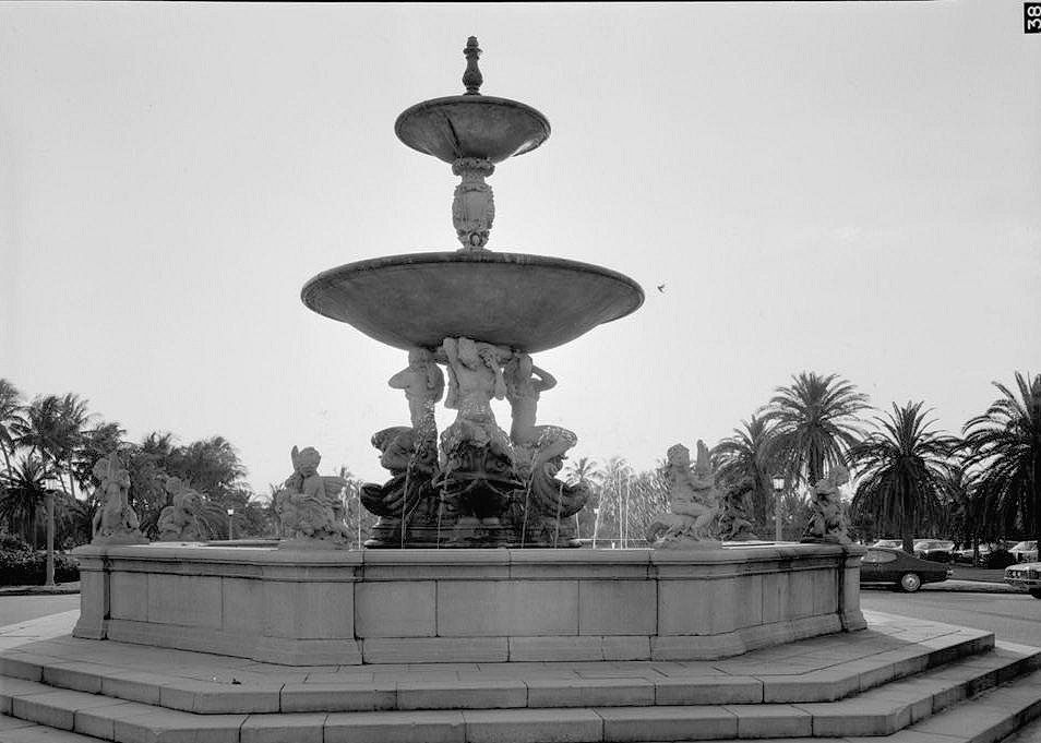 The Breakers Hotel, Palm Beach Florida 1972 PLAZA FOUNTAIN, VIEW TO SOUTH