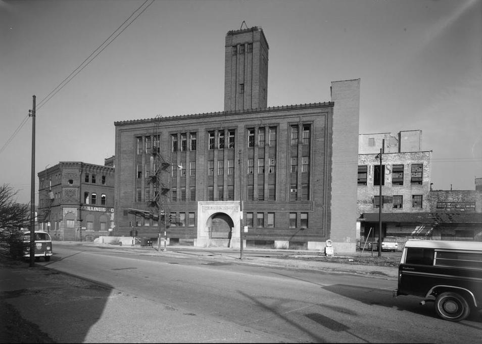 Schoenhofen Brewery - Edelweiss Beer, Chicago Illinois 1770 S. CANALPORT & 530 W. 18TH STREET. SOUTH FRONT MAIN ENTRY OF 1770 CANALPORT & SOUTHEAST CORNER OF 530 W. 18TH STREET. VIEW TO NORTHWEST 1983