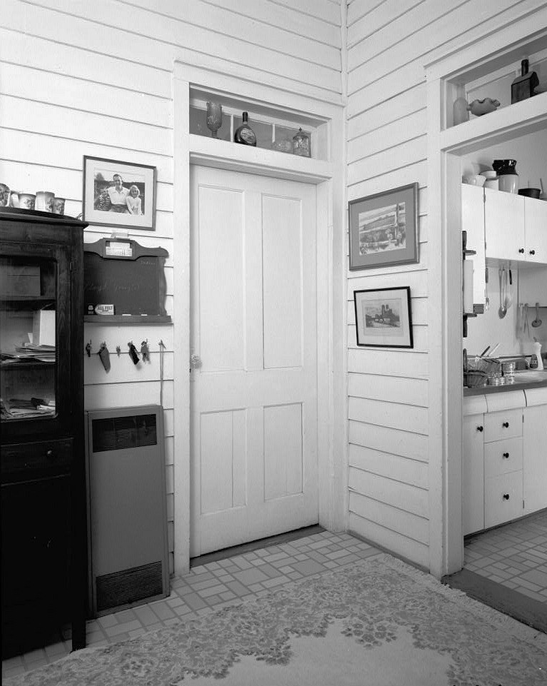 Santa Maria Plantation, Baton Rouge Louisiana DINING ROOM DOOR AND KITCHEN ENTRY FROM BREAKFAST ROOM