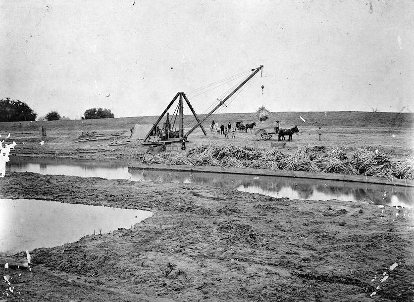 Laurel Valley Sugar Plantation, Thibodaux Louisiana Steam-powered canederrick loading sugar cane onto a barge on Bayou Lafourche. 1906