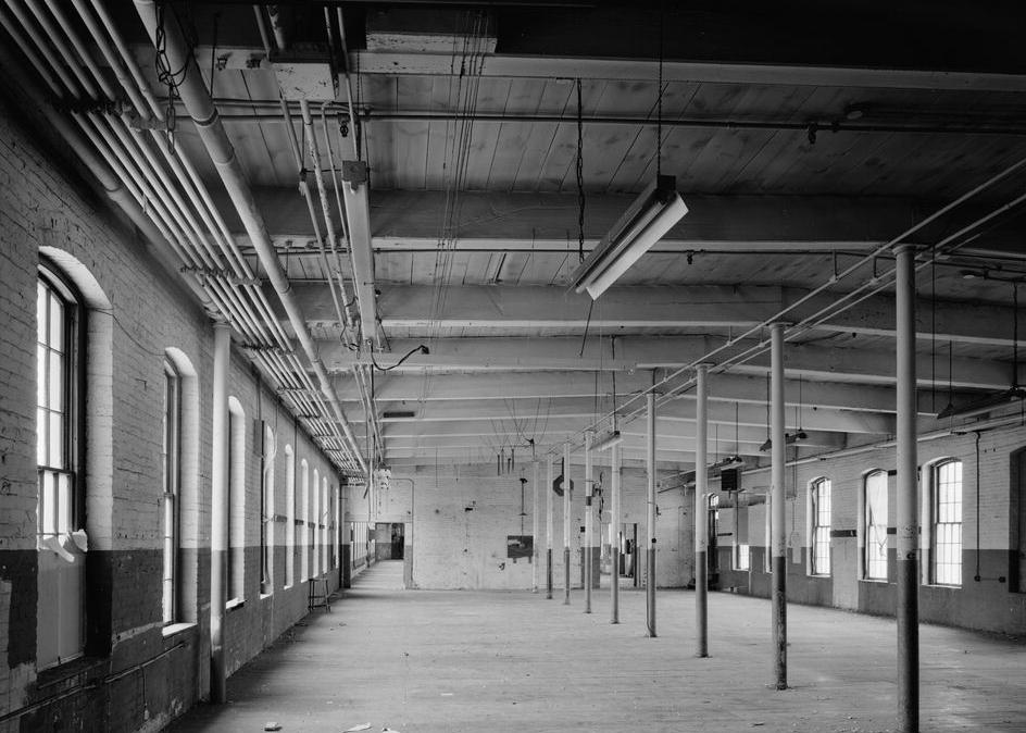 Boston Manufacturing Company, Waltham Massachusetts 1979 TOP FLOOR OF 1843 CONNECTOR LOOKING EAST.