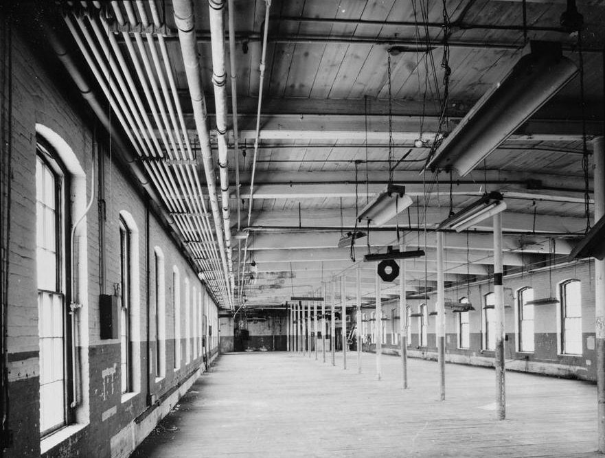 Boston Manufacturing Company, Waltham Massachusetts 1979 TOP FLOOR OF 1816 MILL LOOKING EAST ALONG NORTH WALL.