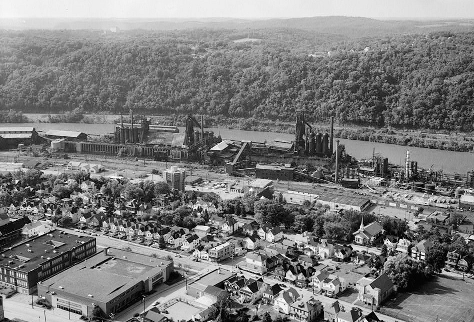 Pittsburgh Steel Company Monessen Works, Monessen Pennsylvania 1995 VIEW OF MONESSEN BUSINESS DISTRICT, BLAST FURNACES 1,2, & 3. VIEW FACING NORTHWEST.