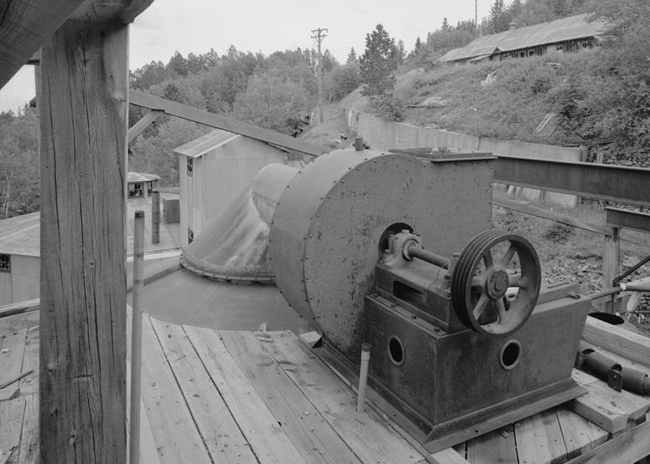 Bald Mountain Gold Mill, Lead South Dakota 1992 VIEW FROM WEST OF DUST COLLECTOR BLOWER LOCATED AT CRUSHED OXIDIZED ORE BIN FEED LEVEL. THE ROASTER IS BEYOND AND THE MACHINE SHOP IS ON THE TRAM TERRACE, UPPER RIGHT.