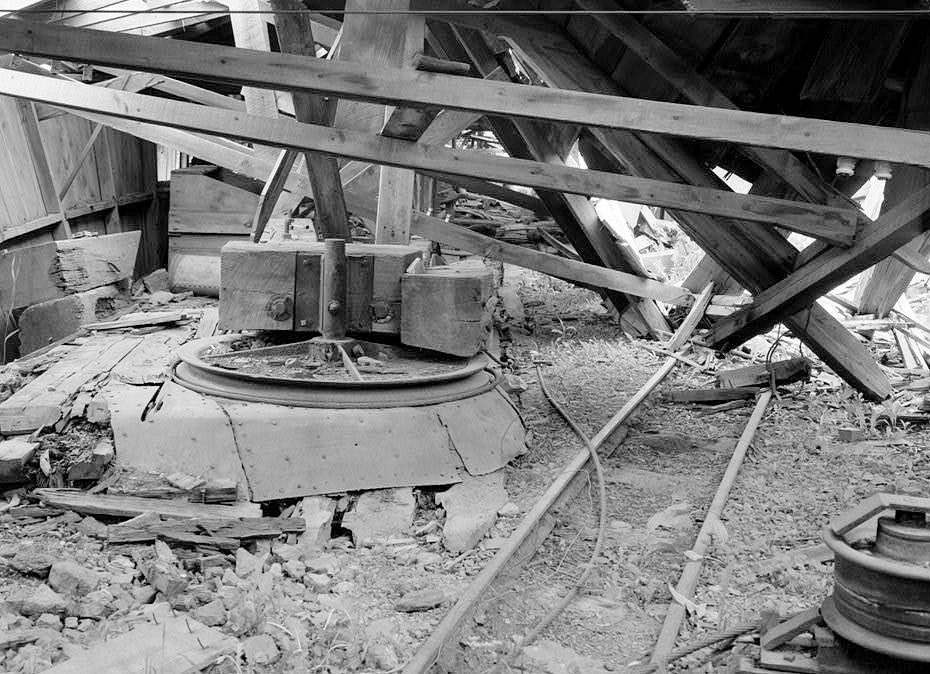Bald Mountain Gold Mill, Lead South Dakota 1992 PORTLAND HOISTHOUSE, HOIST CABLE PULLEY AT NORTH SIDE OF SOUTH WYE LEG.