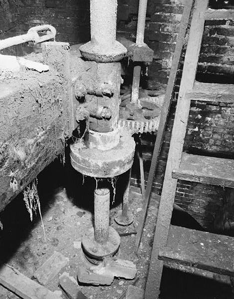 Bomfords Mill, Washington DC 1967 MILL-WHEEL PIT GEARS OF THE 1880'S