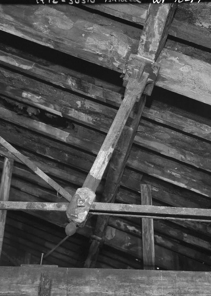 Railroad Machine Shop and Foundry, Grafton West Virginia 1972. DETAIL OF FINK TRUSS: CAST-IRON COMPRESSION STRUT.