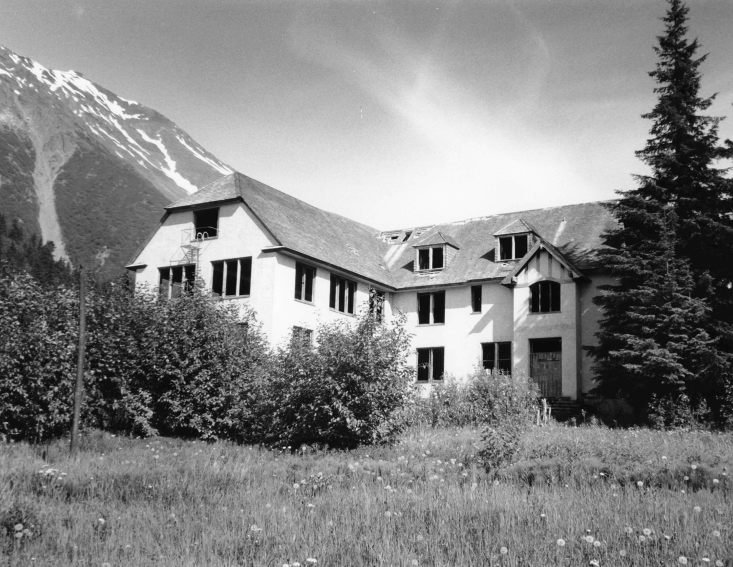 Looking northwest at Jewel Guard Hall (1994)
