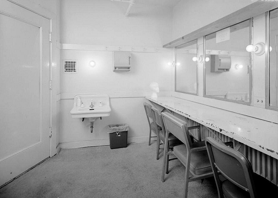 Alabama Theater, Birmingham Alabama 1996  VIEW OF A TYPICAL DRESSING ROOM