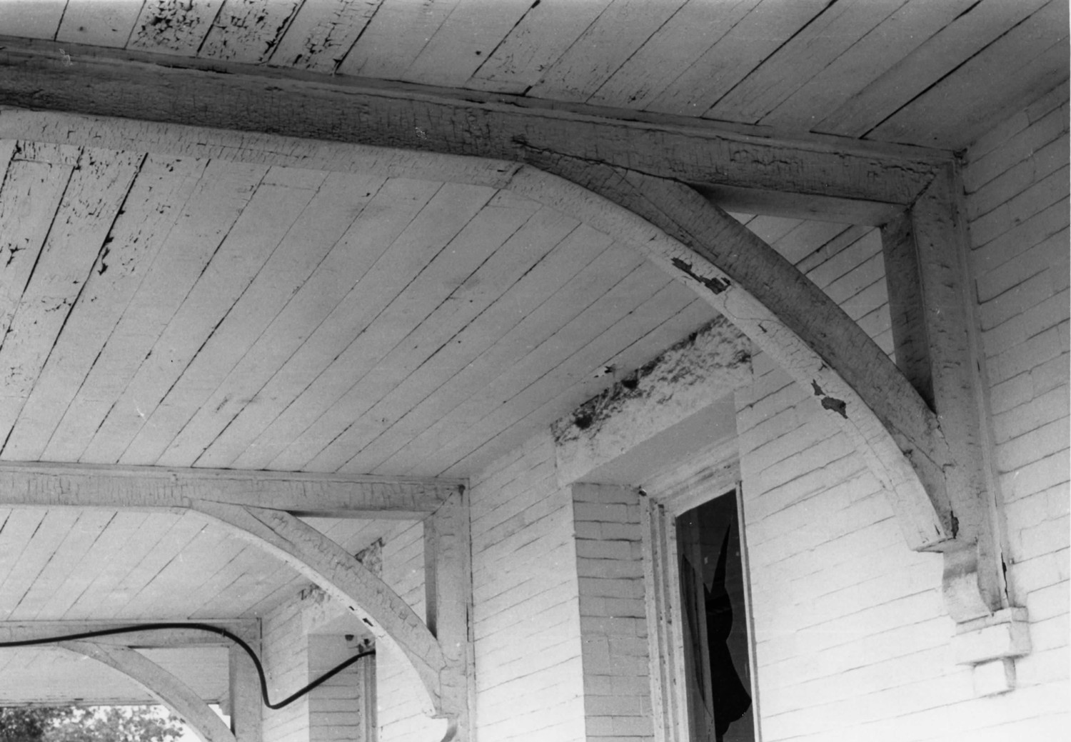 Atlantic Coastline Railroad Passenger Depot, Dothan Alabama View of Brackets (1993)