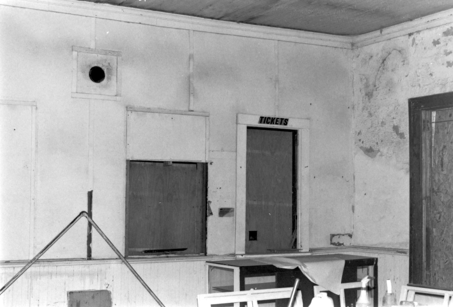 Atlantic Coastline Railroad Passenger Depot, Dothan Alabama Downstairs, East Waiting Room (1993)