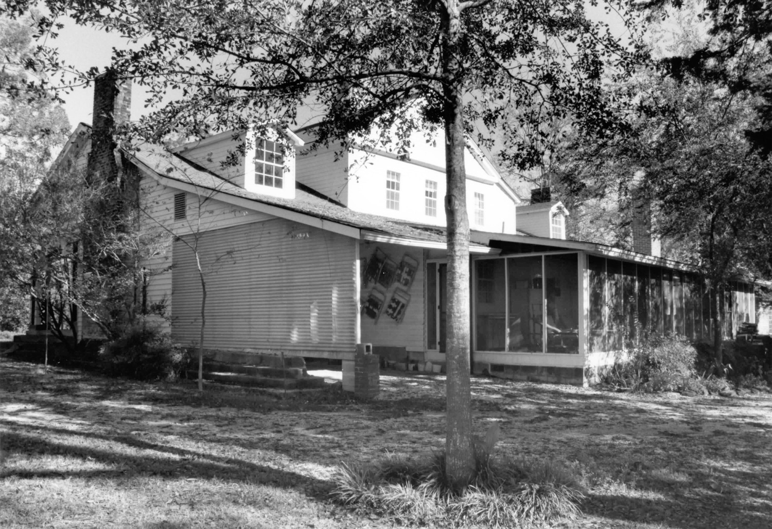 Faunsdale Plantation, Faunsdale Alabama Southwest corner, west side and rear elevations (1990)