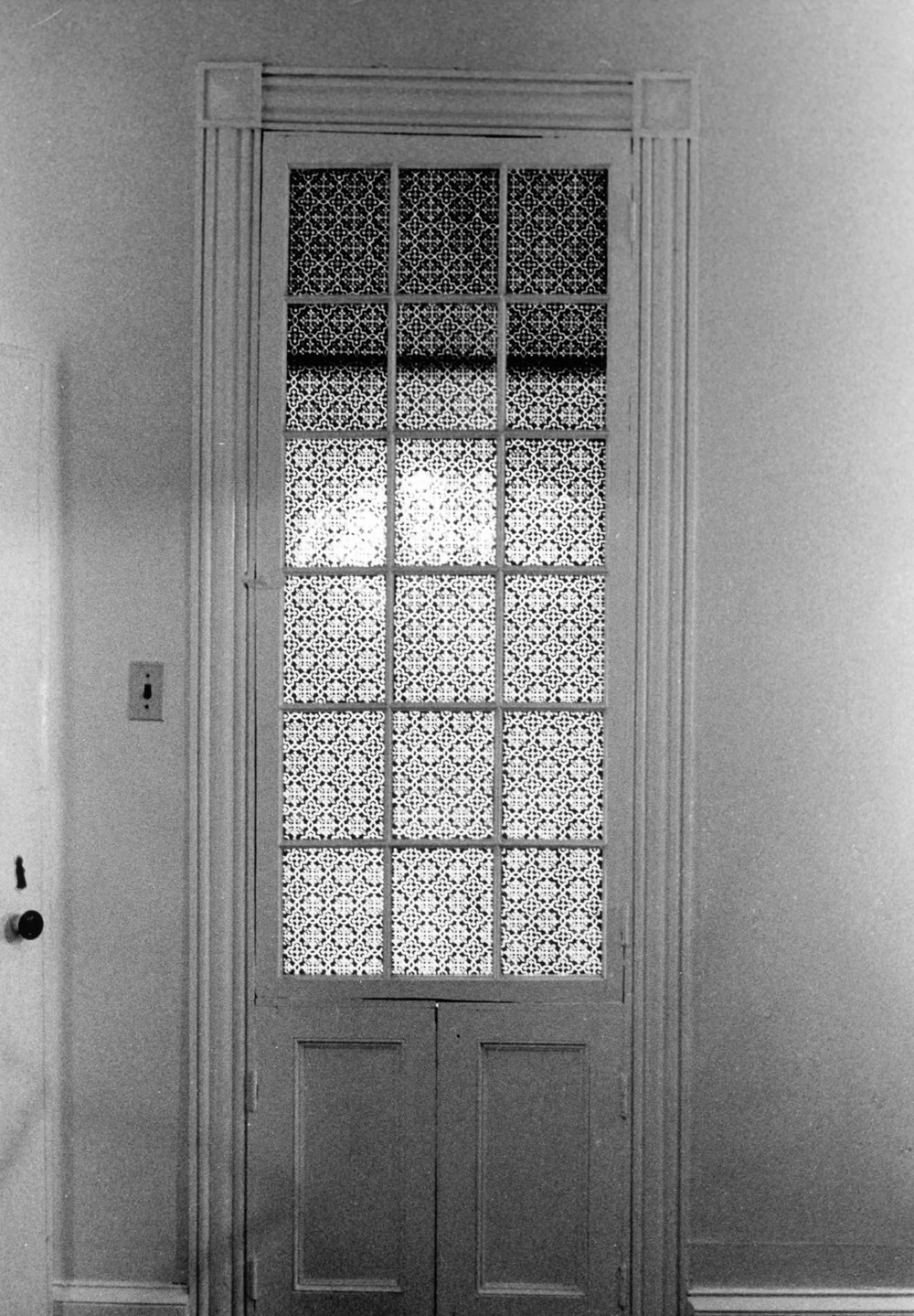 Faunsdale Plantation, Faunsdale Alabama Detail of window in hallway (1990)