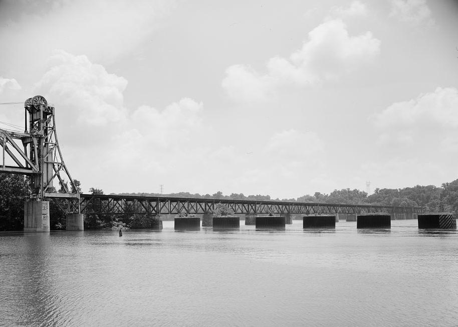 Tennessee River Railroad Bridge, Florence Alabama 1989 South approach, looking southeast