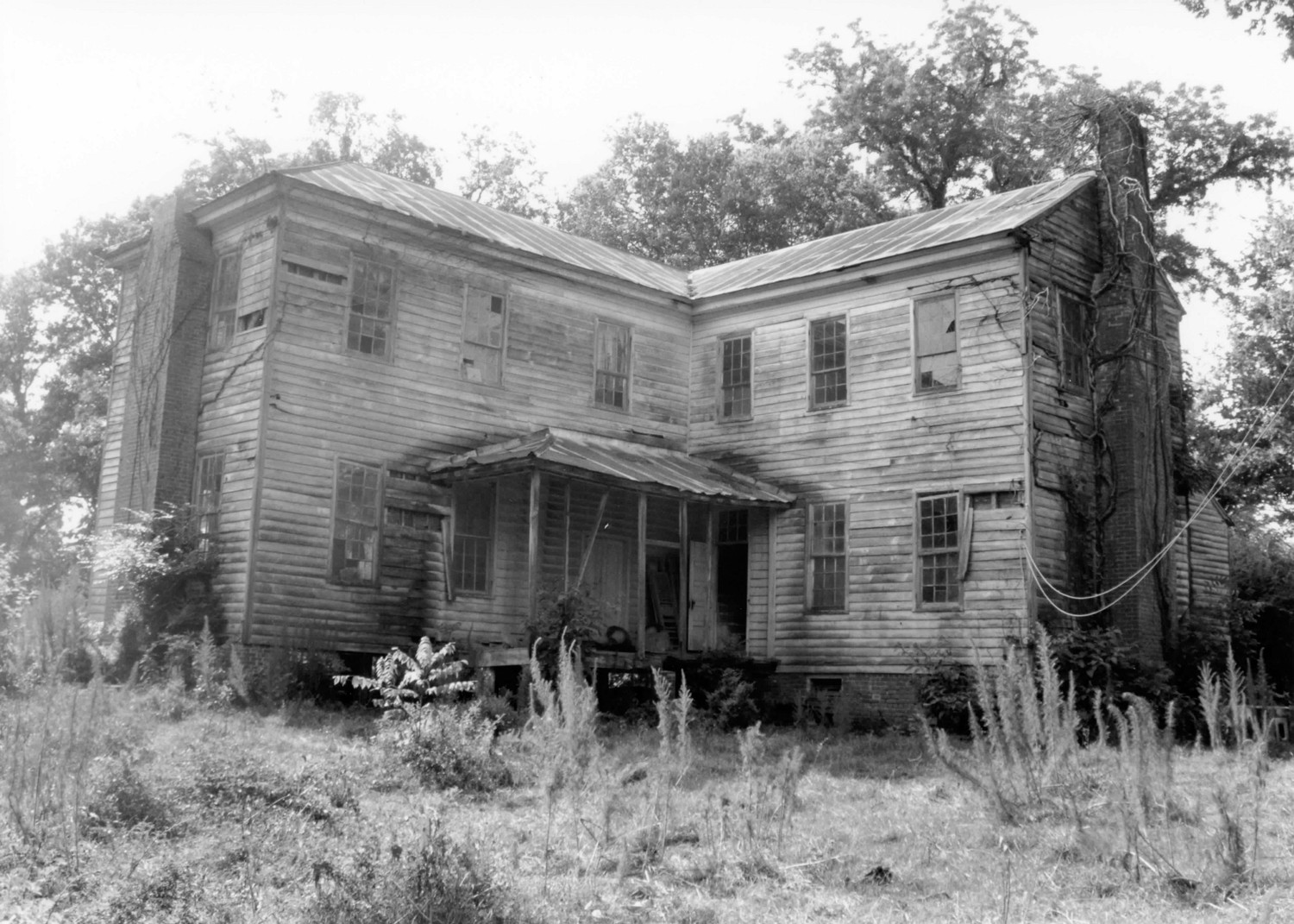 Rear and side (south) elevation, camera facing northwest (1993)