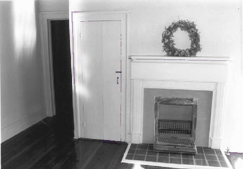 Summers Plantation, Opelika Alabama 1990 Mantel and fireplace in middle bedroom