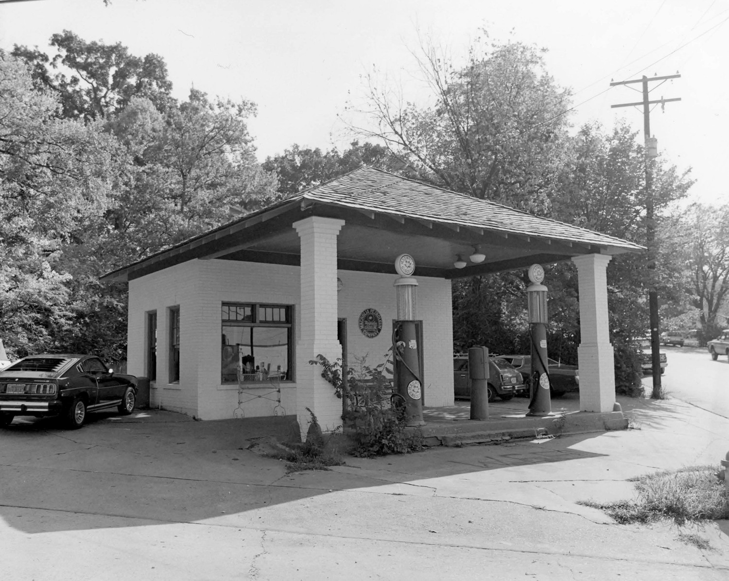 Magnolia Company Filling Station, Fayetteville Arkansas North view (1977)