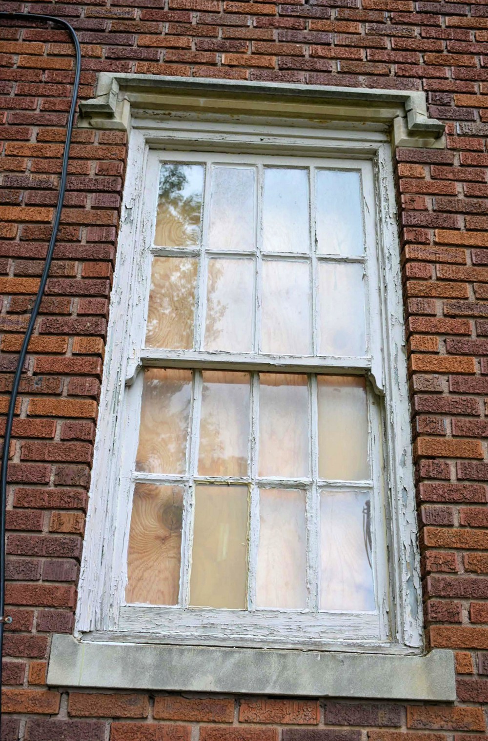 Greenwood School, Hot Springs Arkansas Typical eight-over-eight, wooden window and surrounding ornamentation and brick work (2016)