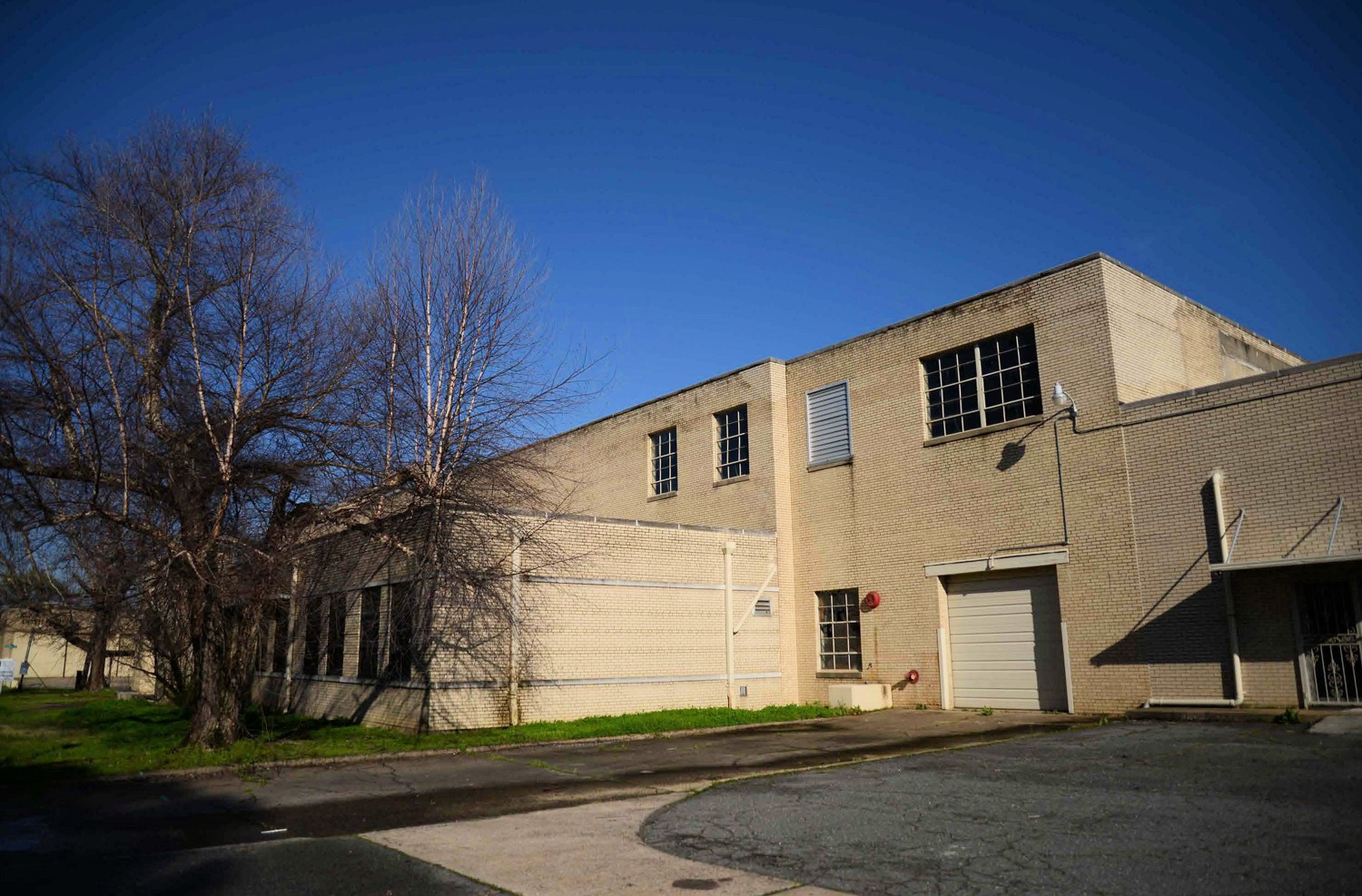 Stebbins and Roberts Office Building and Factory, Little Rock Arkansas East elevation of office wing and south elevation of modern addition (2016)