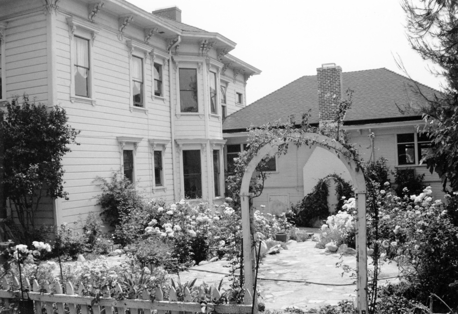 Woodbury-Story House, Altadena California West side of house and rear of Music Room addition, looking south (1993)