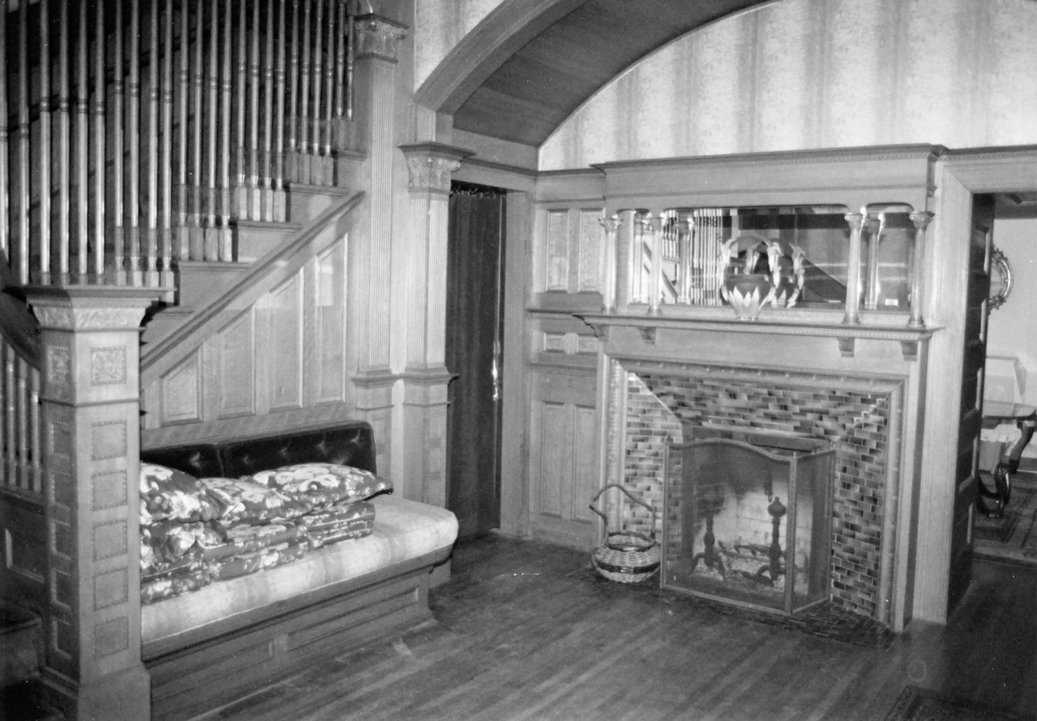Woodbury-Story House, Altadena California Entry, looking northwest (1993)