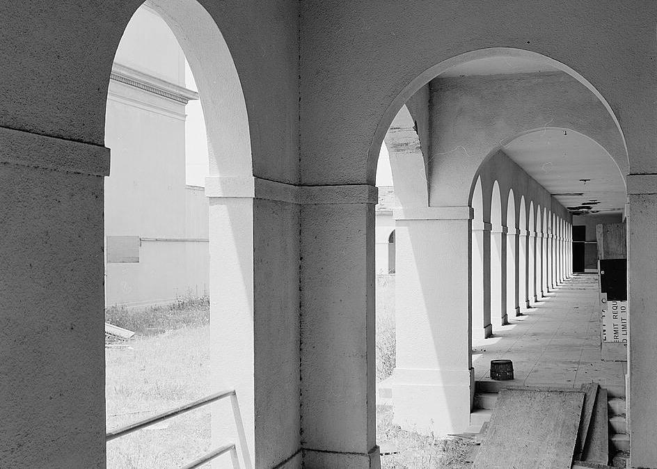 Campbell Union Grammar School, Campbell California Covered walkway inside courtyard, view to west southwest (1983)