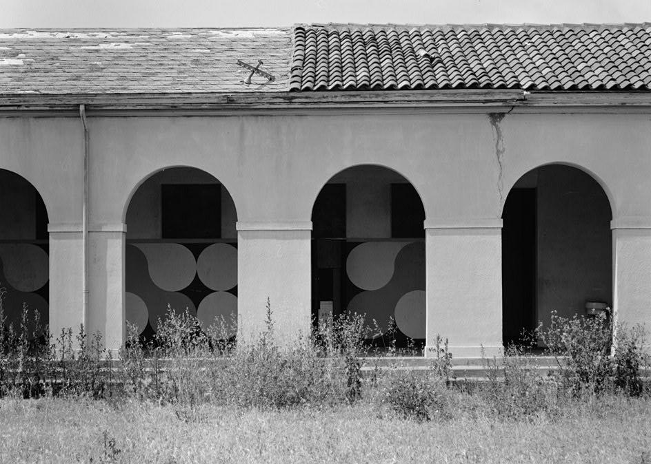 Campbell Union Grammar School, Campbell California Courtyard showing crack in stucco defining the meeting of the 1922 and 1926 phases of construction (1983)