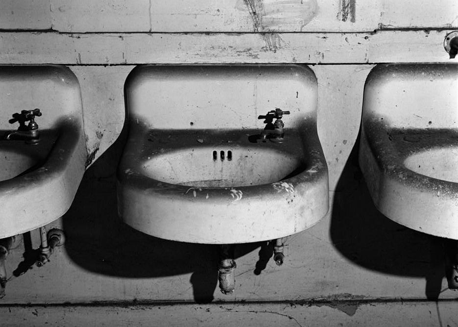 Campbell Union Grammar School, Campbell California RESTROOM INTERIOR, DETAIL OF BANK OF SINKS (1983)