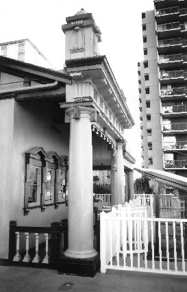 Angels Flight Cable Railway, Los Angeles California 2000 Station house, passenger loading platform, view north