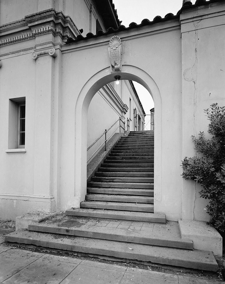 Fleishhacker Pool and Bath House, San Francisco California 1979 VIEW OF ENTRY/EXIT STAIRWAY AT NORTH END OF BATH HOUSE, (POOL SIDE) LOOKING WEST
