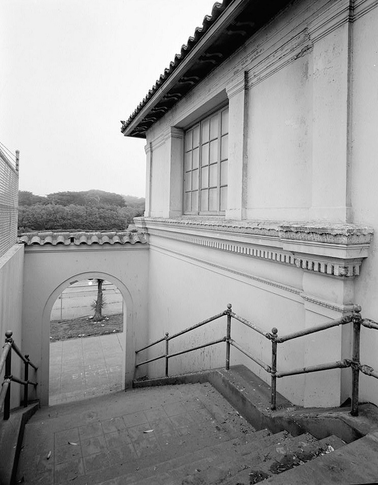 Fleishhacker Pool and Bath House, San Francisco California 1979 VIEW. LOOKING EAST DOWN ENTRY/EXIT STAIRWAY AT NORTH END OF BATH HOUSE