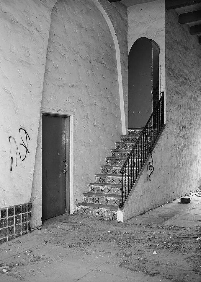 Whittier Theatre, Whittier California 1990 INSIDE COURTYARD, STAIRCASE TO WEST OF BOX OFFICE