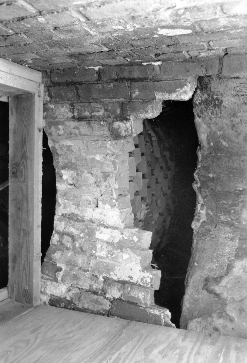 Falkner's Island Lighthouse, Falkner Island Connecticut View through vault in brick lining at the entry, camera facing north and overhead (1989)