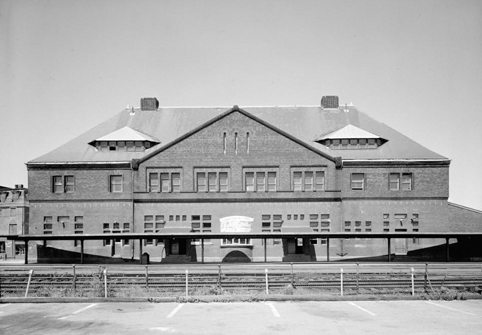 New London Railroad Station, New London Connecticut 1975 SOUTH ELEVATION WITH PASSENGER SHED IN FOREGROUND