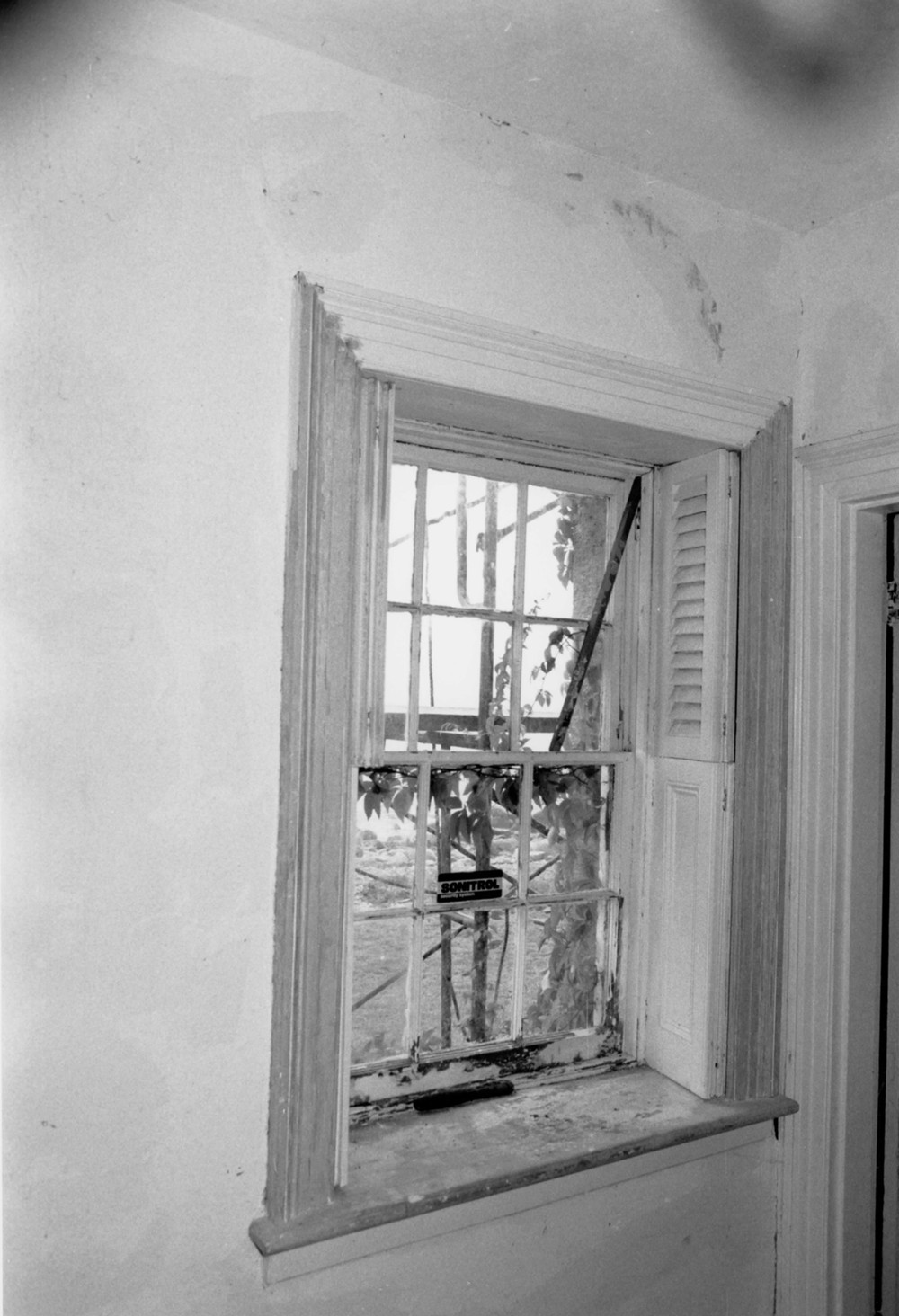 Norwalk Island Lighthouse, Sheffield Island Norwalk Connecticut First-floor window trim (1988)