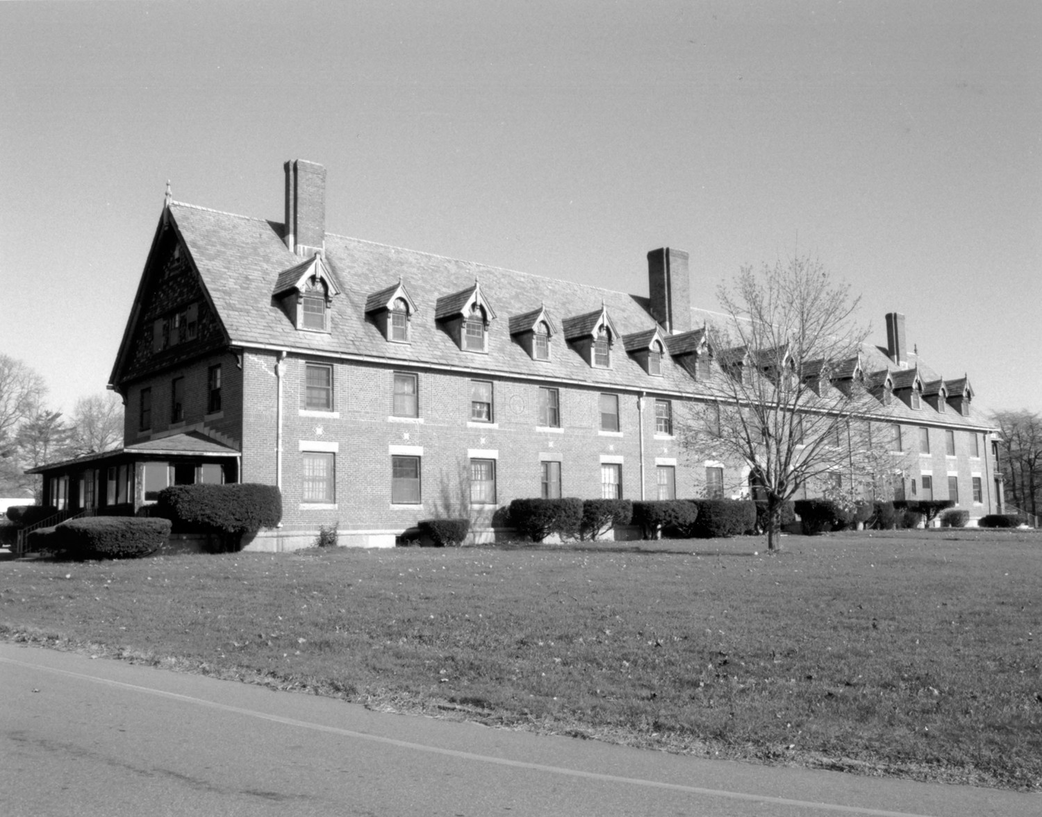 Seaside Sanatorium, Waterford Connecticut Nurses' Residence, south facade (1994)