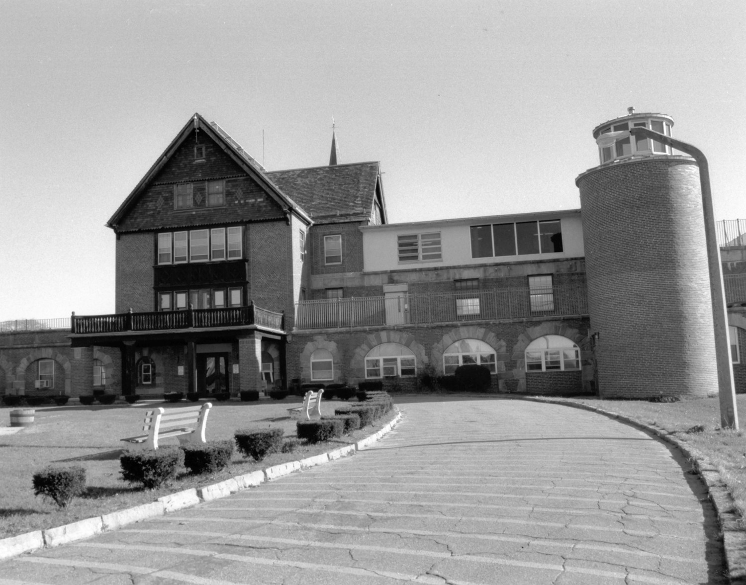 Seaside Sanatorium, Waterford Connecticut Maher Building, west elevation (1994)