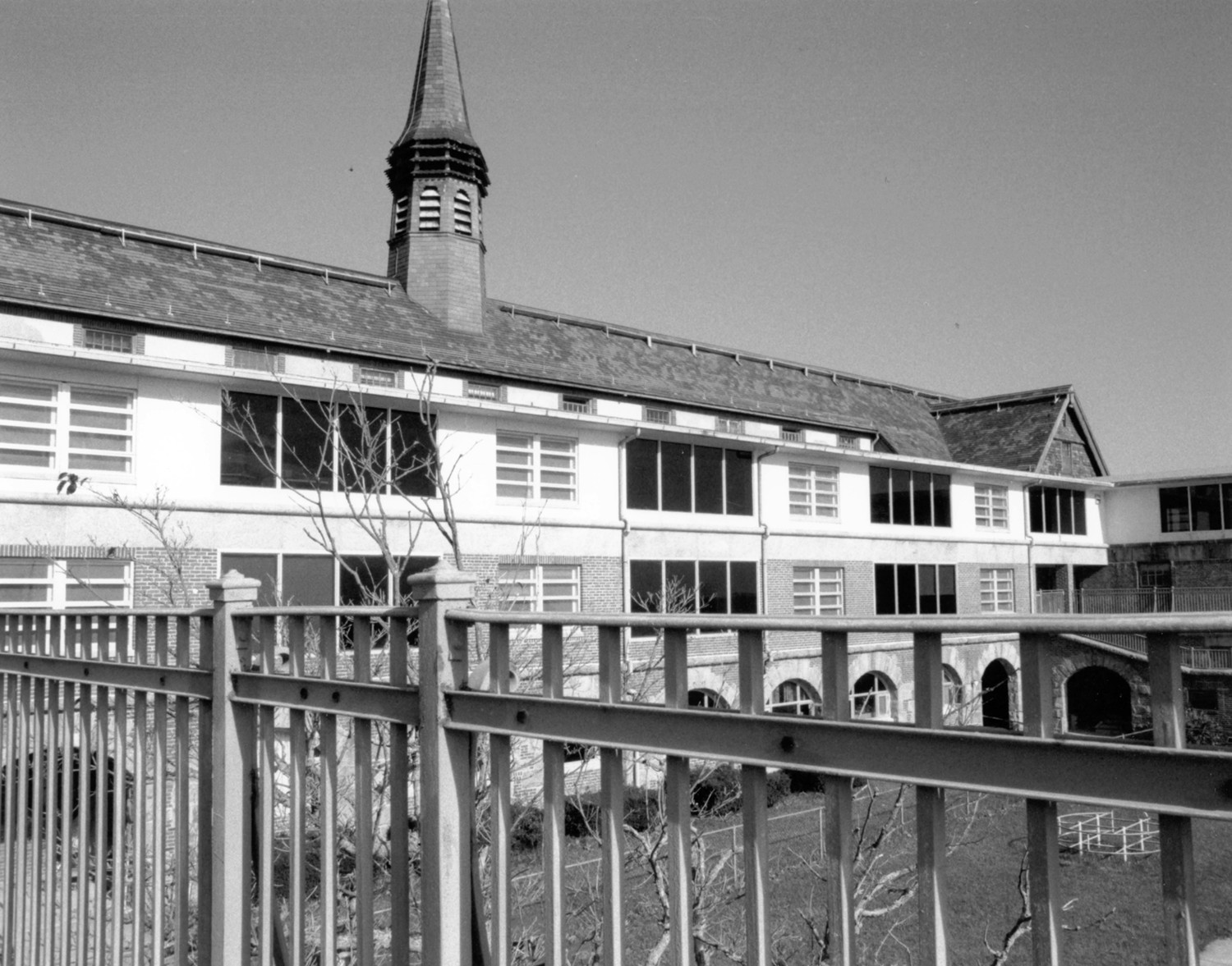 Seaside Sanatorium, Waterford Connecticut Maher Building, facade (1994)