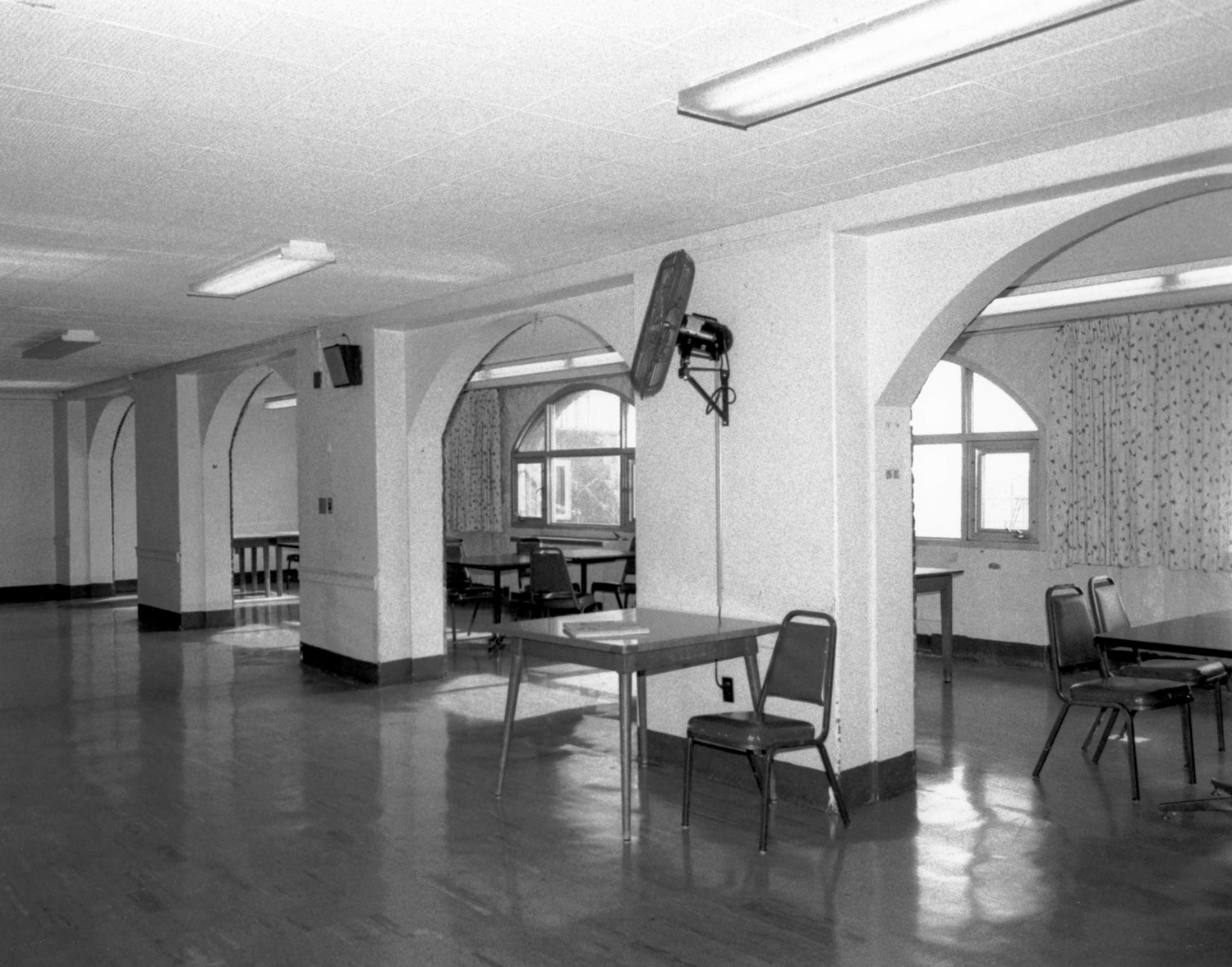 Seaside Sanatorium, Waterford Connecticut Maher Building, interior, 2<sup>nd</sup>-floor cafeteria (1994)