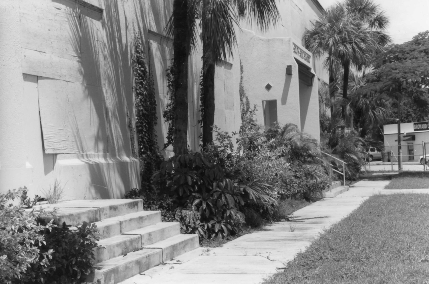 South Side School, Fort Lauderdale Florida Front exterior of south stairs (1949 addition), front entrance in background, facing northwest (2005)