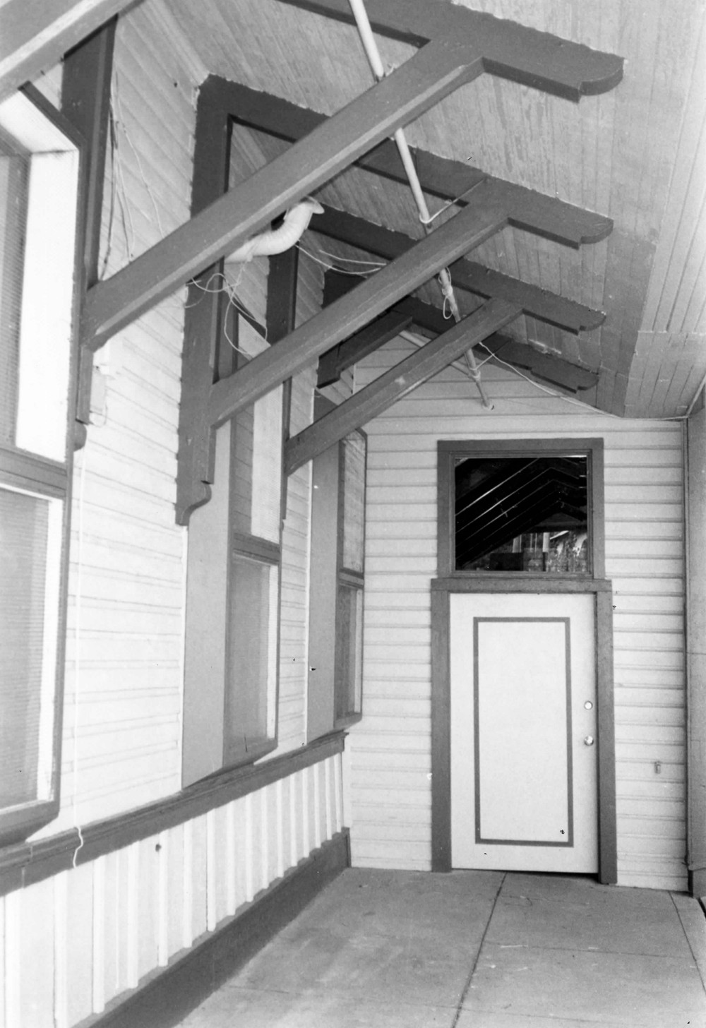 Old Gainesville Seaboard Airline Railroad Depot, Gainesville Florida Passageway between passenger and freight sections (1995)