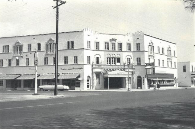 Coconut Grove Playhouse, Miami Florida Early 1950s photograph of the Coconut Grove Theater before the Engle/Parker renovations were completed. Note the parapets along the roofline (now removed) and the commercial bays. (1950)