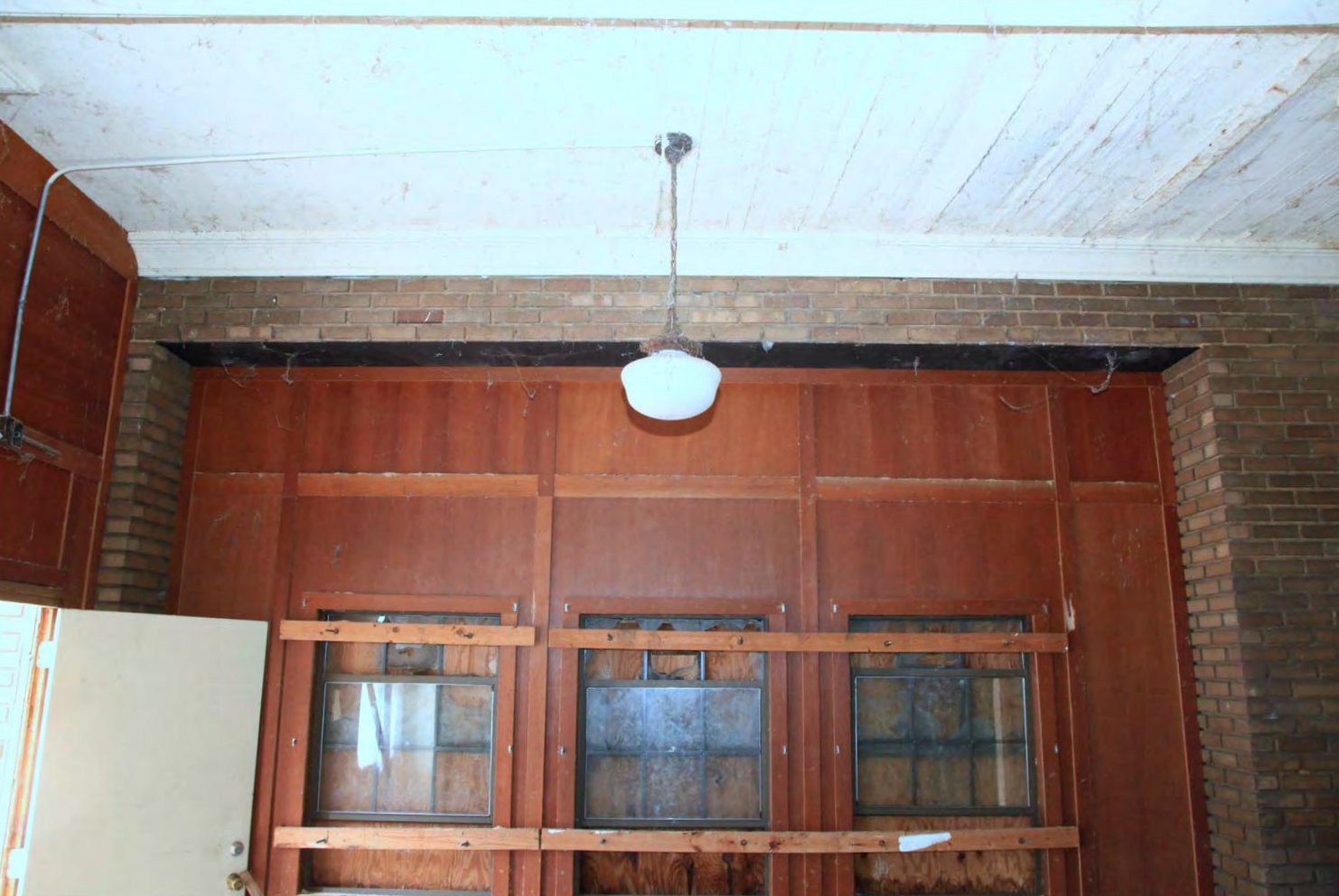 Hotel James, Palatka Florida Interior view of light fixture on south lobby wall (2019)