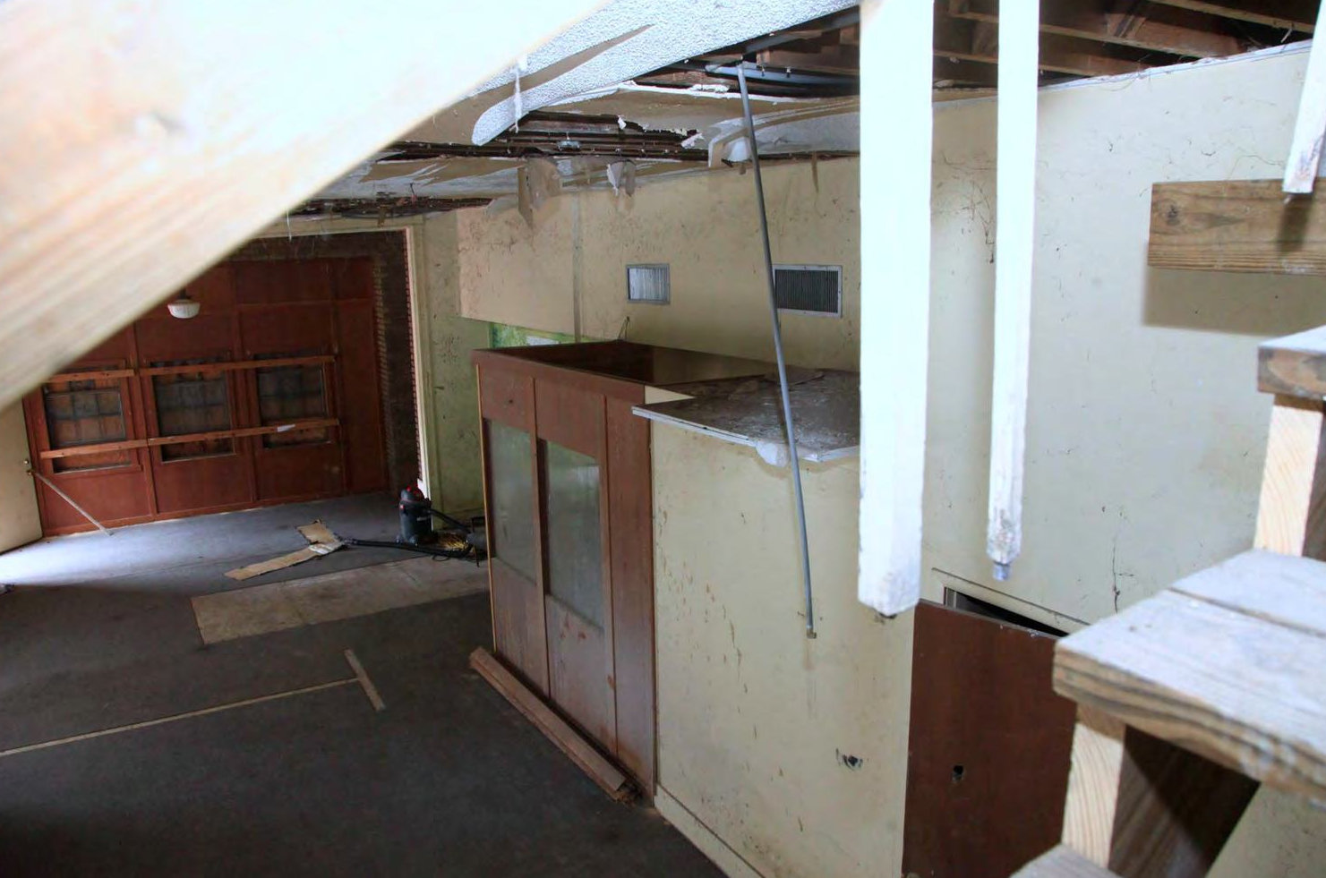 Hotel James, Palatka Florida Interior view of first floor lobby from staircase (2019)