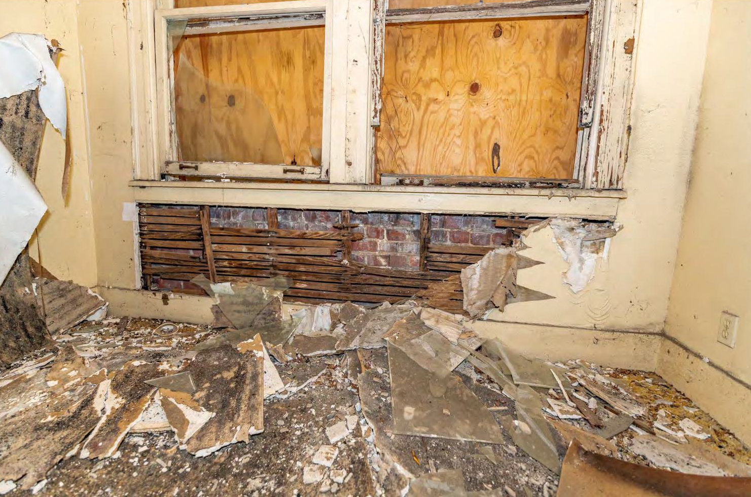 Hotel James, Palatka Florida Interior view of second floor room (2019)