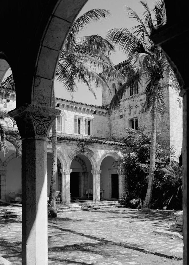 McAneeny-Howerdd House - Casa Delia Porta, Palm Beach Florida VIEW FROM NORTH LOGGIA TO EAST LOGGIA (1972)