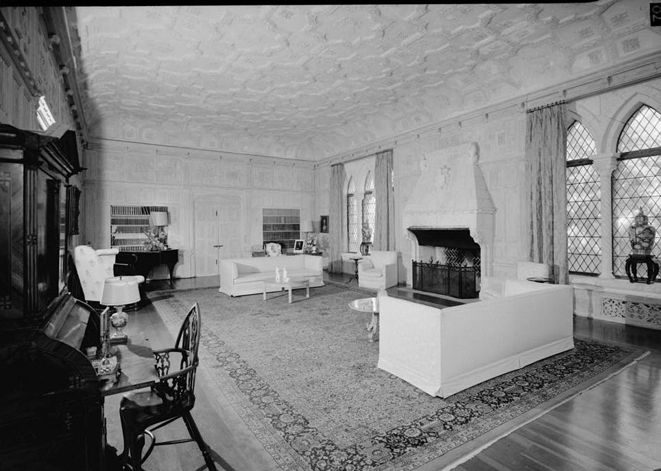 McAneeny-Howerdd House - Casa Delia Porta, Palm Beach Florida VIEW OF SOUTHEAST LIVING ROOM (1972)