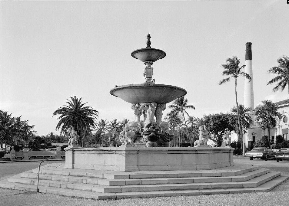 The Breakers Hotel, Palm Beach Florida 1972 VIEW OF FOUNTAIN ON PLAZA BEFORE WEST ENTRANCE FACADE