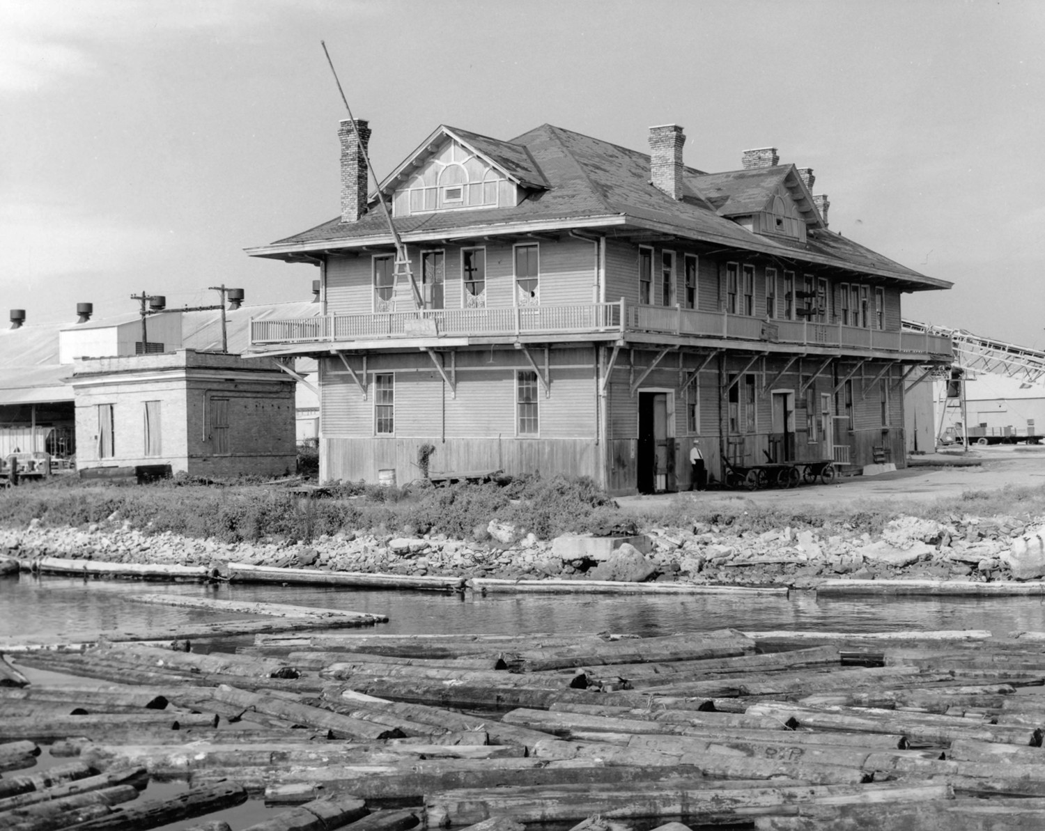 L & N Marine Terminal Building, Pensacola Florida (1940)
